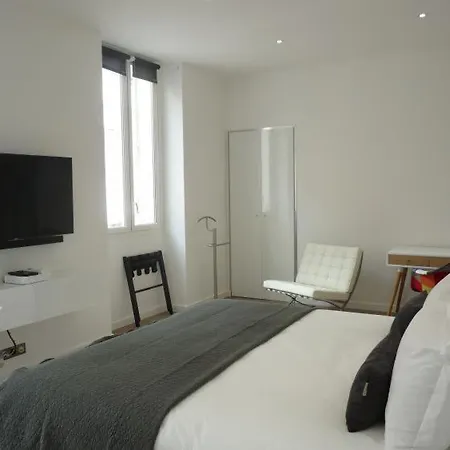 Sleeps 2 Air Con Wifi *