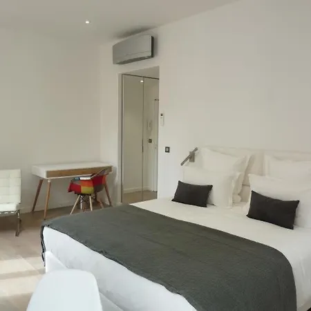 Sleeps 2 Air Con Wifi *
